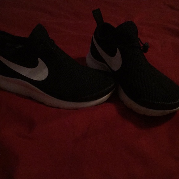 Sneakers - Picture 2 of 3